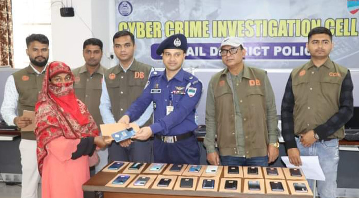 নড়াইলে হারিয়ে যাওয়া ২০টি মোবাইল  ভুক্তভোগীদের নিকট হস্তান্তর