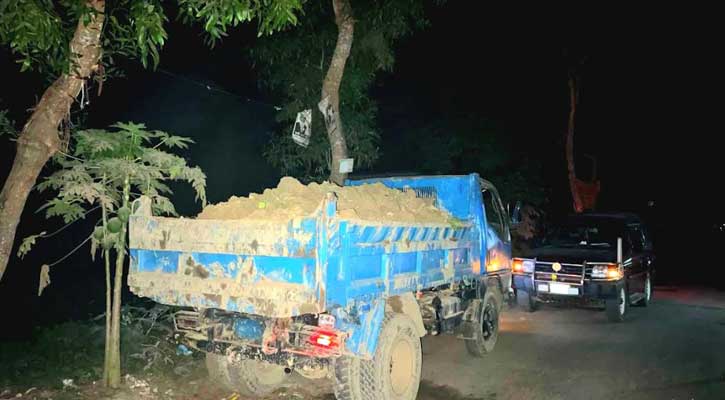 হাটহাজারীতে টপসয়েল কাটায় আবারো অর্ধলক্ষ টাকা জরিমানা ! 