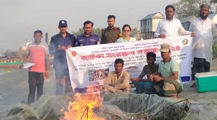 জাজিরায় পদ্মা নদীতে জাটকা ইলিশ সংরক্ষণ অভিযানে ৩ জেলে আটক