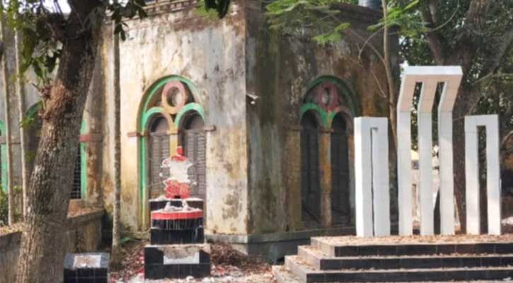 গণঅভ্যুত্থানে নিহত ছাত্রনেতা সুব্রত সাহা মানিকের স্মৃতিস্তম্ভ ও চয়ন মল্লিকের ম্যুরাল ভাঙচুর