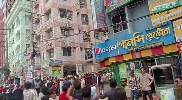 কক্সবাজারে ইসরাইলি পণ্যের সাইনবোর্ড, ভাঙচুর