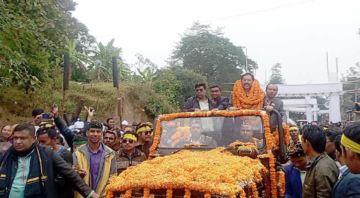 থানচিতে নাগরিক সংবর্ধণায় ফুলেল শুভেচ্ছা সিক্ত হলেন : বীর বাহাদুর এমপি