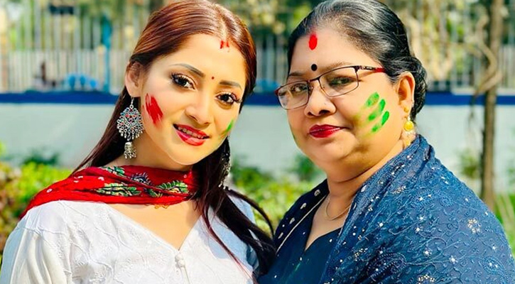 জন্মদিনে প্রয়াত মায়ের উদ্দেশে পূজা চেরির খোলা চিঠি