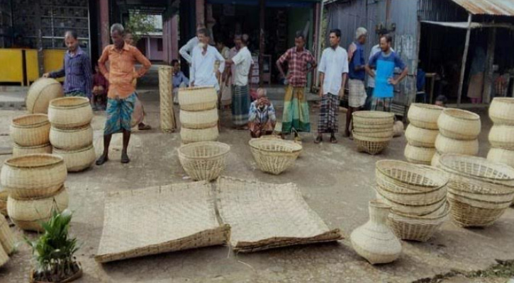 ধনবাড়ীতে বিলুপ্তির পথে বাঁশ ও বেত শিল্প