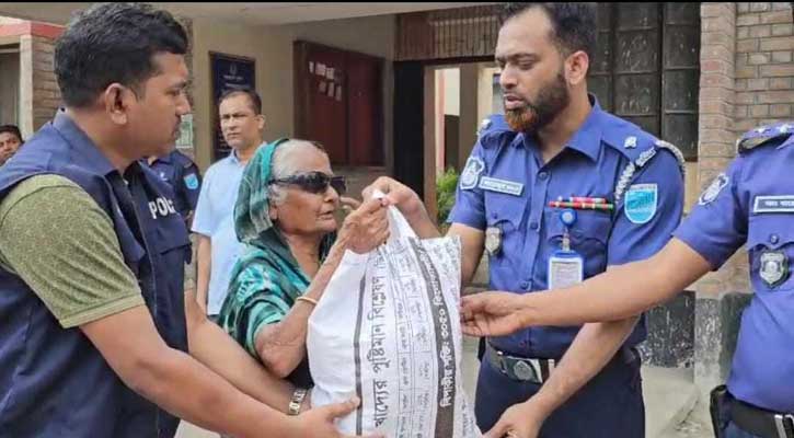 সালথায় অসহায় হত-দরিদ্রের মাঝে পুলিশের ঈদ উপহার বিতরণ