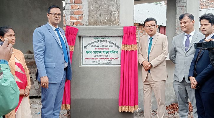 বিভিন্ন উন্নয়নমূলক কাজের উদ্বোধন করেন নওগাঁ ডিসি