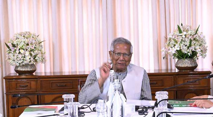 স্বাস্থ্যখাত সংস্কারে ‘যুগান্তকারী’ প্রতিবেদন, দ্রুত বাস্তবায়নের নির্দেশ প্রধান উপদেষ্টার