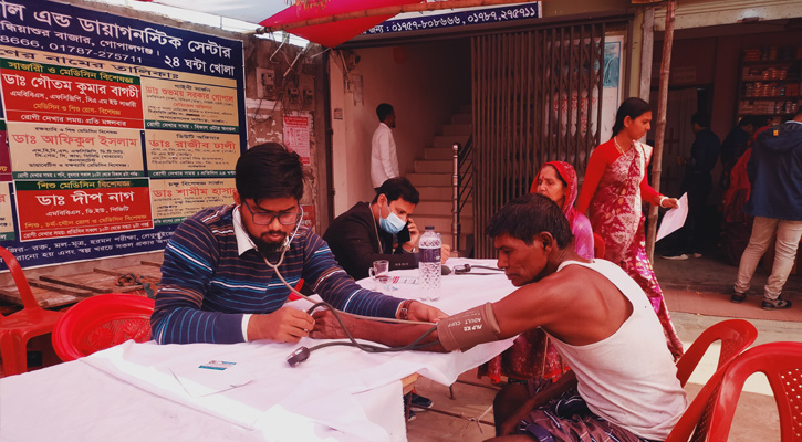 গোপালগঞ্জে মহান বিজয় দিবস উপলক্ষে  রোগীদের মাঝে বিনামূল্যে চিকিৎসা প্রদান 