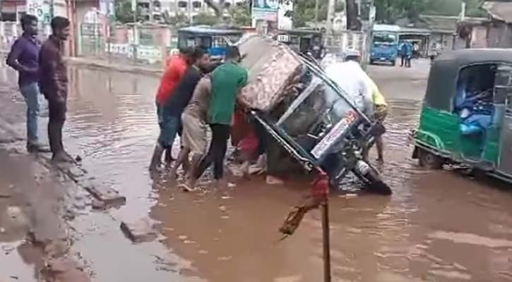 সোনারগাঁ থানা রোড দীর্ঘদিন বেহাল, জনদুর্ভোগ চরমে