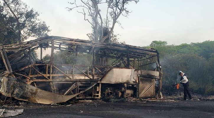 ভয়াবহ বাস দুর্ঘটনায় মেক্সিকোতে নিহত-৪১