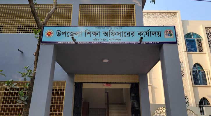 দেড় মাসেও বই না পেয়ে স্কুলে যাওয়ার আগ্রহ হারাচ্ছে শিক্ষার্থীরা