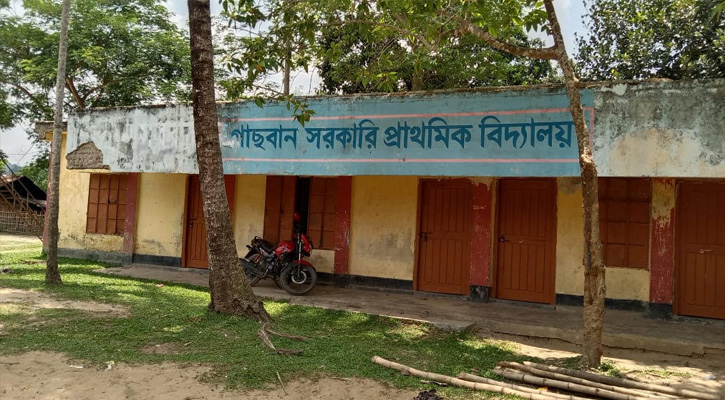 প্রধান শিক্ষকের বেধড়ক প্রহারে দাঁত ভাঙল শিক্ষার্থীর