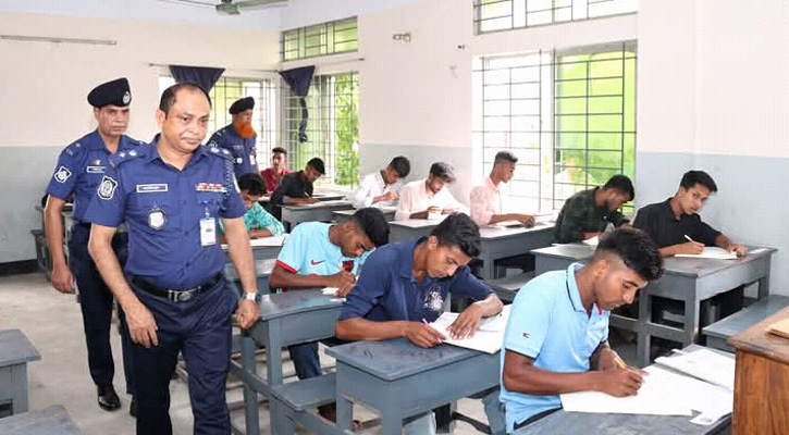 শেরপুরে টিআরসি পদে নিয়োগের লক্ষ্যে প্রার্থীদের লিখিত পরীক্ষা অনুষ্ঠিত