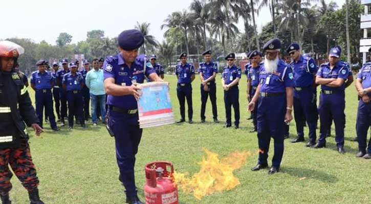 নড়াইলে ফায়ার সার্ভিস জাতীয় জরুরি সেবা ৯৯৯ এর একটি অংশ -এসপি মেহেদী হাসান