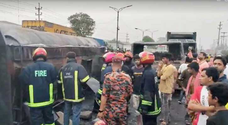 সাভারের সড়কে ভয়াবহ অগ্নিকান্ড, নিহত ২, দগ্ধ ৭, অভিযোগ সওজের বিরুদ্ধে