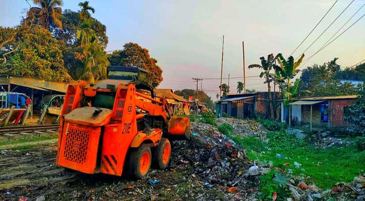 ইসলামপুর শহর পরিচ্ছন্নতায় হাত দিলেন বিপুল মাস্টার