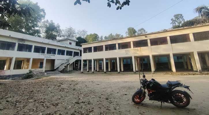 যুবককে পেটানোর জন্য রাত ৪টা বিদ্যালয়ের দরজা খুলে দেয় নৈশ প্রহরী