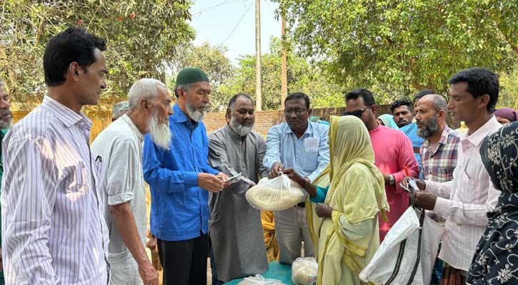পীরগঞ্জে ঈদ সামগ্রী বিতরণ