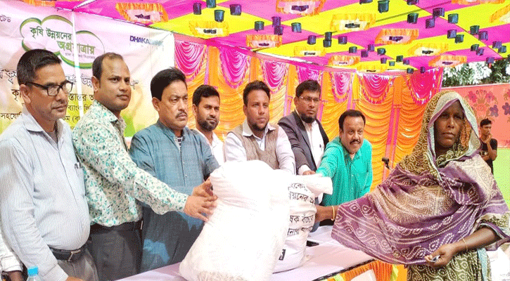 সুন্দরগঞ্জে ৫০০ কৃষক পেলেন কৃষি উপকরণ