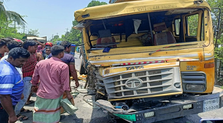 কুষ্টিয়ার মিরপুরে দুই ট্রাকের মুখোমুখি সংঘর্ষ, আহত ১