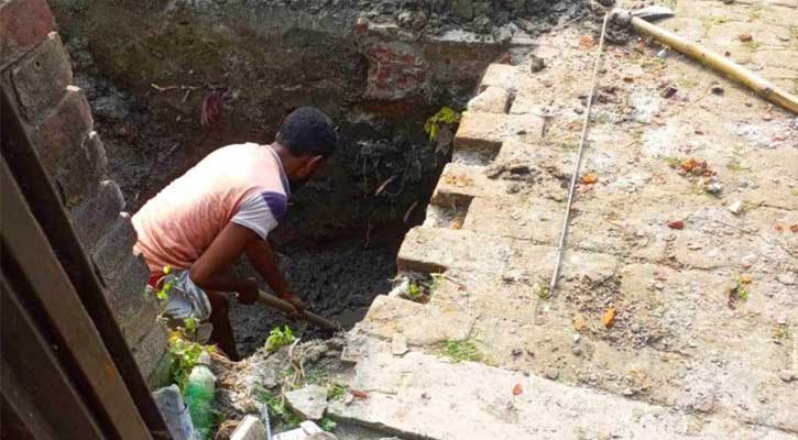 রূপগঞ্জে সরকারি রাস্তা দখল করে বাড়ি নির্মাণের অভিযোগ