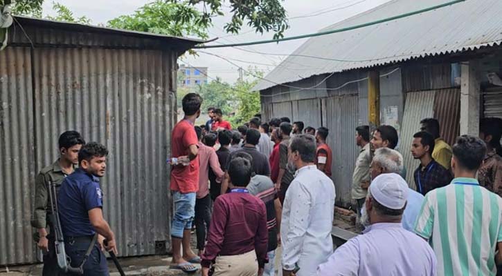 গজারিয়ায় কেন্দ্রের বাহিরে  পুলিশকে মারধর, সাংবাদিক লাঞ্চিত