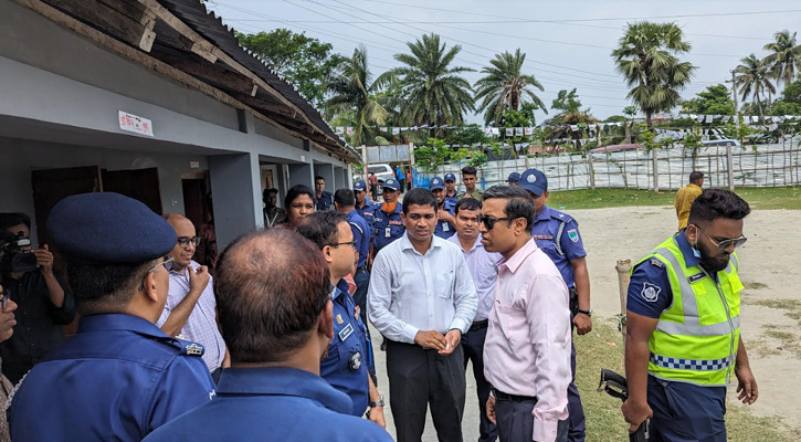 মোরেলগঞ্জ উপজেলা পরিষদ নির্বাচনে ভোটকেন্দ্র পরিদর্শনে জেলা প্রশাসক-পুলিশ সুপার
