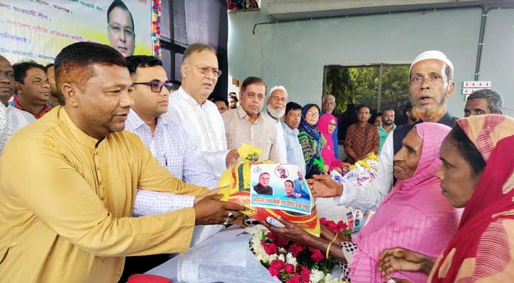 কমলগঞ্জ পৌরসভায় প্রধানমন্ত্রীর ঈদ উপহারের চাল পেল ৩০৮১ পরিবার