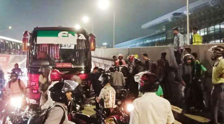 রাজধানীতে এনা বাসের চাপায় মোটরসাইকেল চালক নিহত