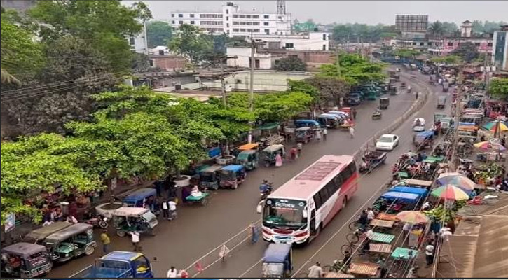 স্বস্তির ঈদযাত্রায় ঢাকা-জামালপুর আঞ্চলিক সড়ক দিয়ে প্রিয়জনের কাছে ফিরছে মানুষ