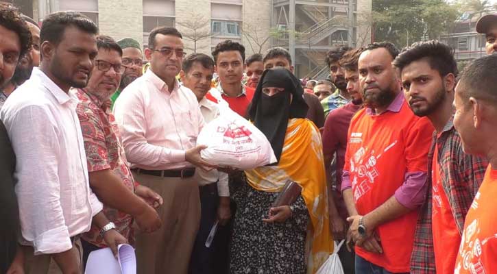 রূপগঞ্জে সাড়ে ১৩ হাজার গার্মেন্টস শ্রমিক-কর্মচারীদের মধ্যে ঈদ উপহার সামগ্রী বিতরণ