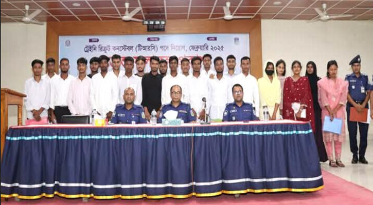 স্বচ্ছতা ও মেধার ভিত্তিতে শেরপুরে ট্রেইনি রিক্রুট কনস্টেবল পদে চাকরি পেলেন ১৯ জন