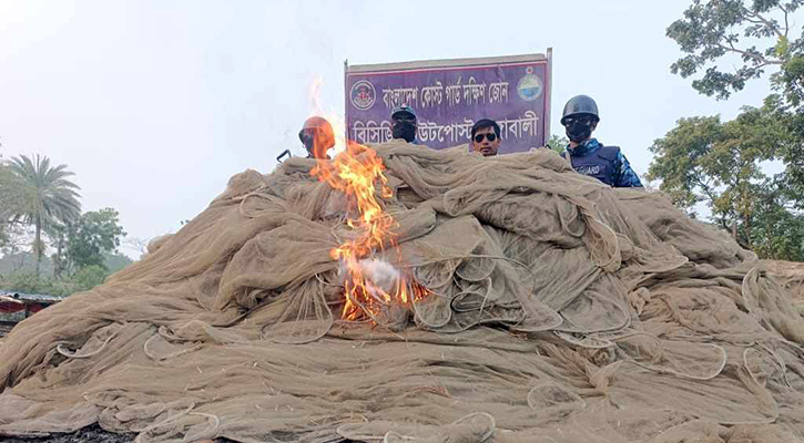 রাঙ্গাবালীতে অবৈধ জাল পুড়িয়ে ধ্বংস