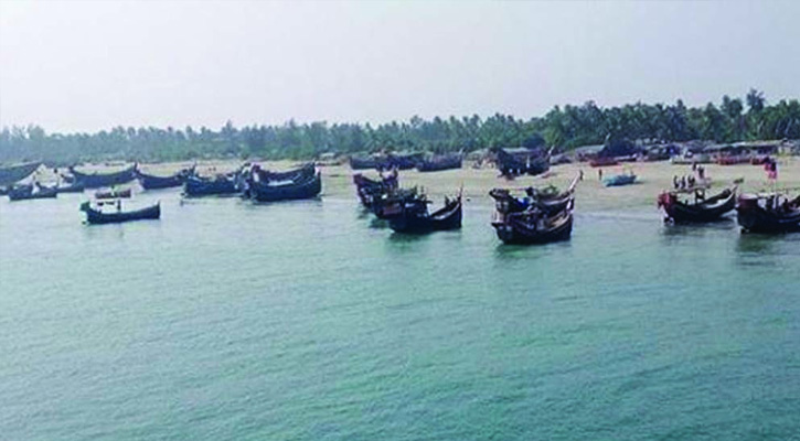 নাফ নদী থেকে চার জেলে ধরে নিয়ে গেল আরাকান আর্মি