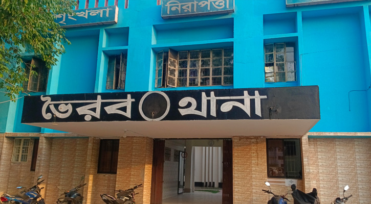 ভৈরবে পাওনা টাকা চাইতে গেলে নারীর শরীরে তেল ঢেলে হত্যার চেষ্টা