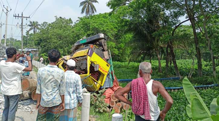 বরিশালের সড়ক দুর্ঘটনায় ব্যবসায়ী নিহত