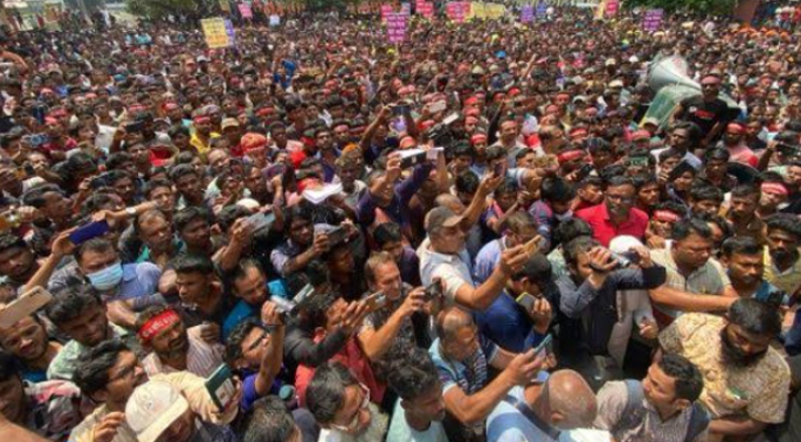 যশোরে ইটভাটা মালিক শ্রমিকদের বিক্ষোভ ; স্মারকলিপি প্রদান