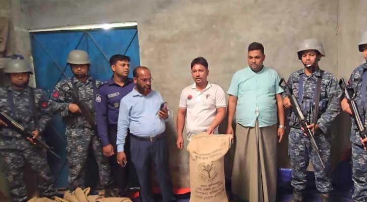 রাঙ্গাবালীতে ওএমএস ডিলার ও সহযোগী আটক