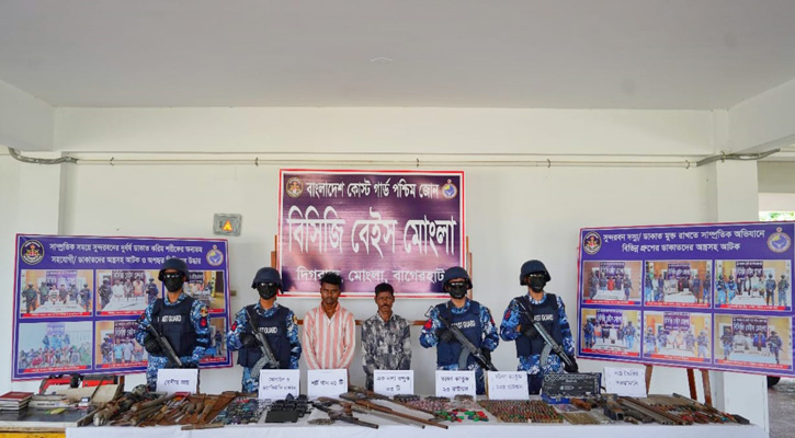 অস্ত্র ও গোলাবারুদ সহ সুন্দরবনের দুর্ধর্ষ ডাকাত  বাহিনীর ২ সহযোগী আটক