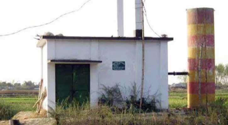 তানোরের কামারগাঁ ইউপিতে এমপির নাম ভাঙিয়ে গভীর নলকুপ দখল