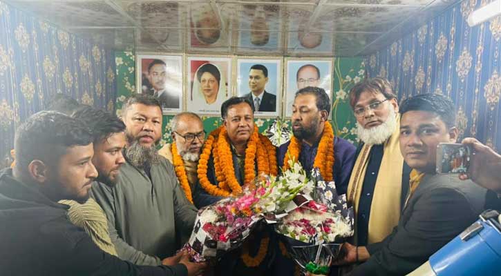 নারায়ণগঞ্জে নবগঠিত কৃষক দলের আহ্বায়ক কমিটিকে ফুলের শুভেচ্ছা