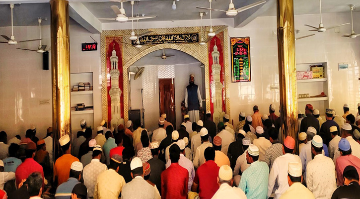 রমজানের প্রথম জুমায় ভাঙ্গুড়ায় মসজিদে-মসজিদে মুসল্লিদের ঢল