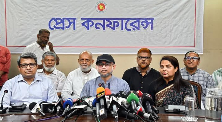 চট্টগ্রামে সংস্কৃতি উপদেষ্টা মোস্তফা সরয়ার ফারুকী