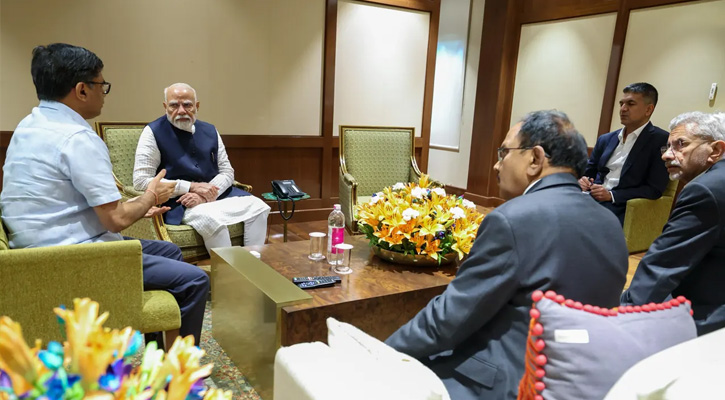 কাশ্মীরে হামলা: সৌদি সফর সংক্ষিপ্ত করে জরুরি বৈঠকে মোদি