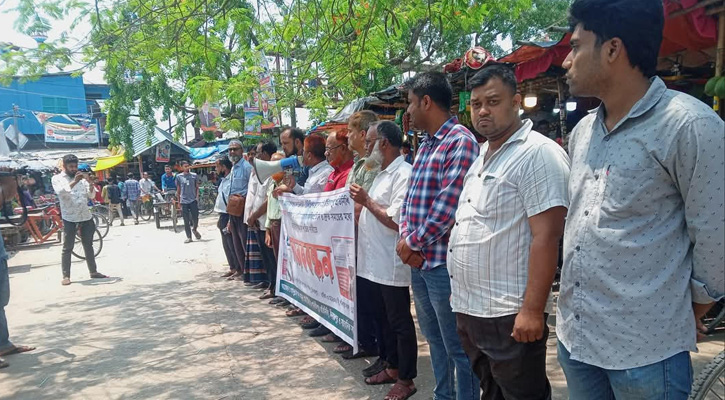 পার্বতীপুরে সাংবাদিক হত্যার হুমকির প্রতিবাদে মানববন্ধন