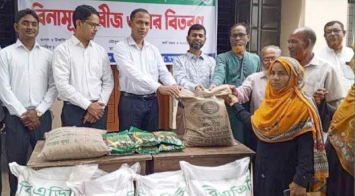সুন্দরগঞ্জে প্রণোদনার বীজ ও সার পেল ২,৫৭৫ জন কৃষক