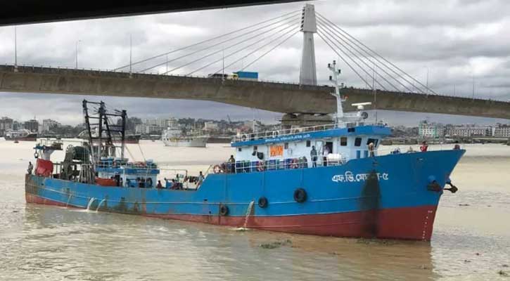 ৭৯ নাবিকসহ দুই নৌযান ভারতে ধরে নিয়ে যাওয়ার অভিযোগ
