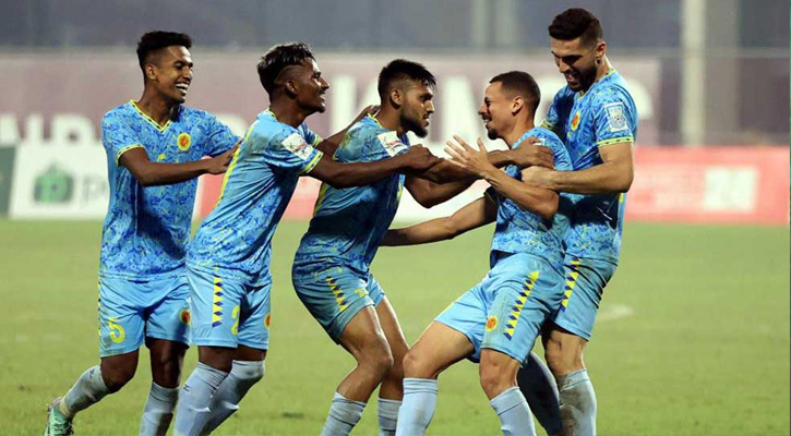 টাইব্রেকারে কিংসকে হারিয়ে ফেডারেশন কাপের ফাইনালে আবাহনী