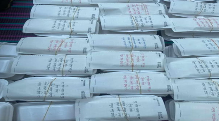 তিতাসে ছাত্রলীগ নেতার অর্থায়নে পথচারীদের মাঝে ইফতার বিতরণ