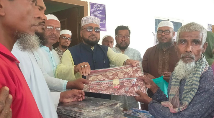 ৮ শতাধিক এতিম অসহায় মানুষের মাঝে ঈদ উপহার বিতরণ